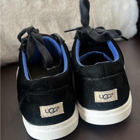 UGG shoes size 5 in black like new - Picture 2 of 6